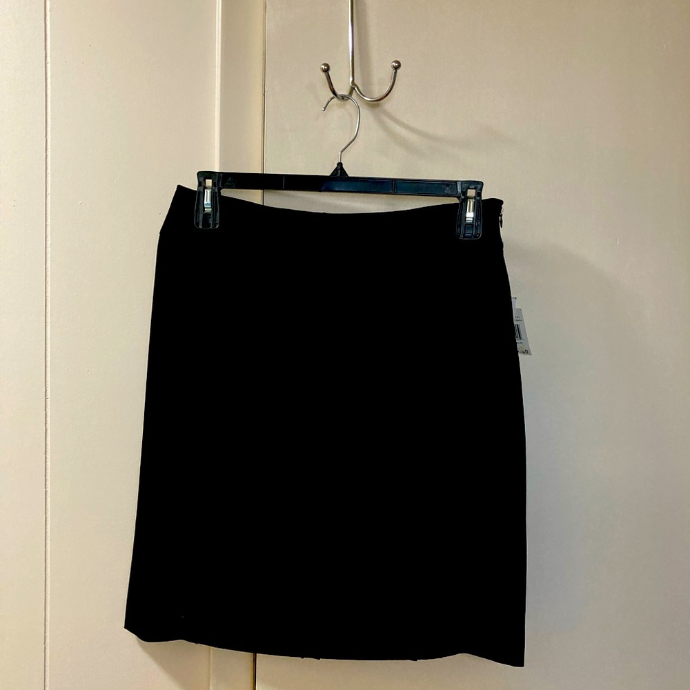 Larry Levine black stretch skirt with 2 1/2 inch side zipper. Size 12